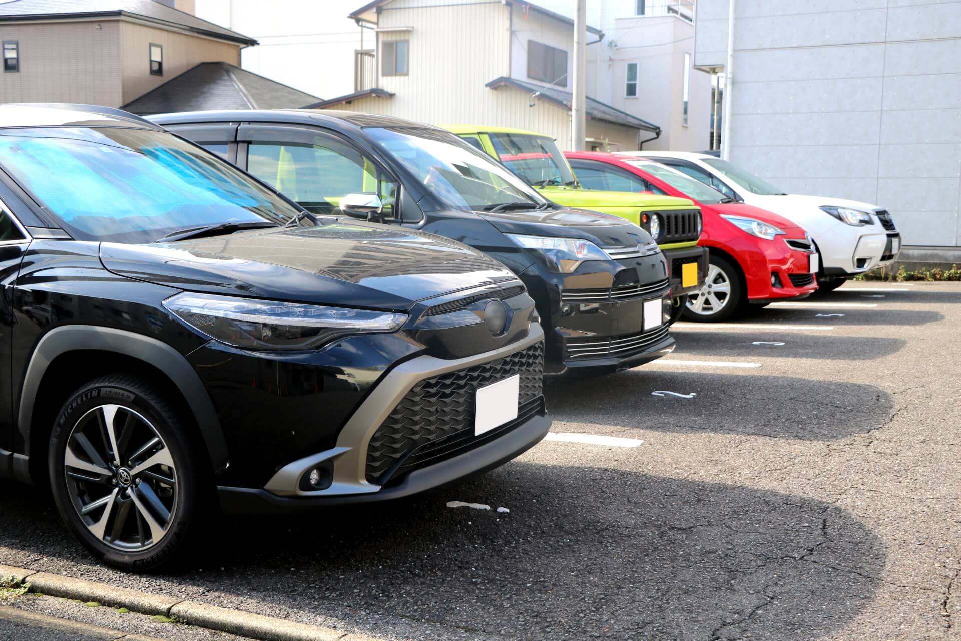 車通勤と駐車場ガソリン代を支給